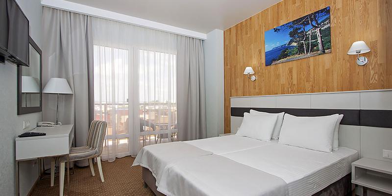 room_b1a8ef9c-6a7a-4ee8-975d-4ed1c3612349