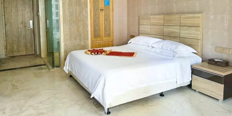 room_5be35d0d-9ab4-4891-8a8c-84ba18f85ea0