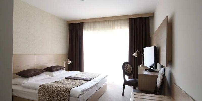 room_48aa5b22-2d3a-4fa6-8975-c08b8497adc7.jpg