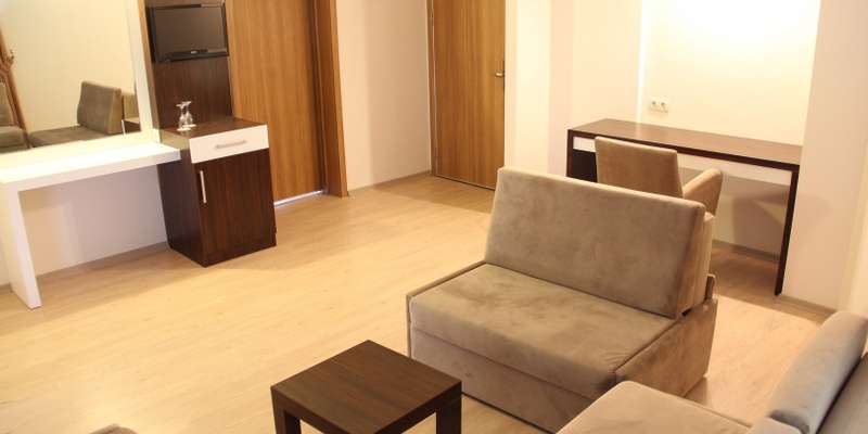 room_52900708-a0ba-493d-b418-00605b04000b