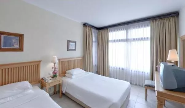 room_7423d821-4f4a-4622-bc4b-1bc0fcdf6a25