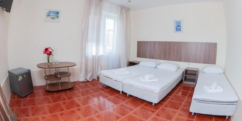 room_90b46476-b3de-4b00-bf8e-55a5e9b68c2e