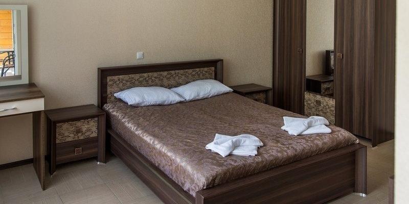 room_4a8ec71e-8384-4845-b109-2823ca80c8a6