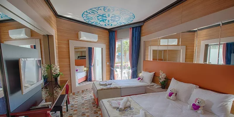 room_40a924df-2543-4aa2-a5b7-97a9befea132