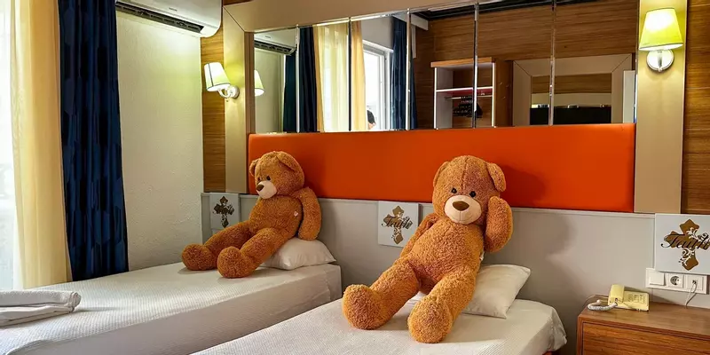 room_ee701a34-ab37-404b-a5a4-60cb5a1fd576