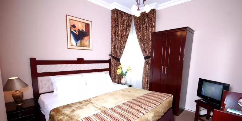 room_4ff3c321-9347-4316-bc15-8497a0f5d30a.jpg