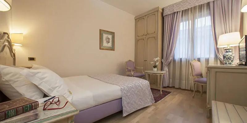 room_9ee1bf3f-143b-4b7c-90f3-2afdb5205bb3.jpg