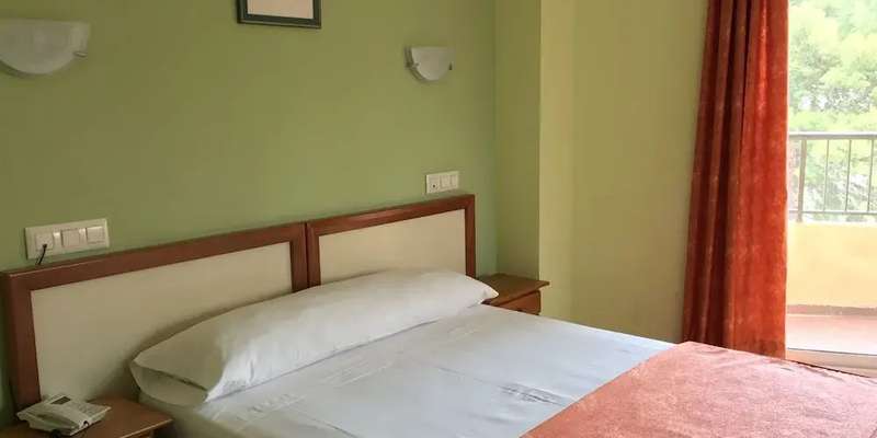 room_1043337e-d570-4af3-8ef4-511e5e79cd3a.jpg