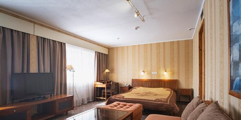 room_8b5bbf24-ecc5-40ad-889e-45e3d46a44ed.jpg
