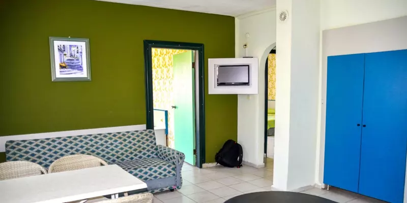 room_524da0ac-b731-4420-8067-d9f374ed6c3e