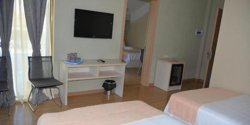room_aa48ea86-131f-49d3-8a80-c3ba1d007937.jpg