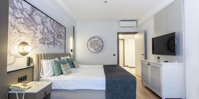 room_0d0994aa-2ebe-478d-af55-736e6fe94ec2