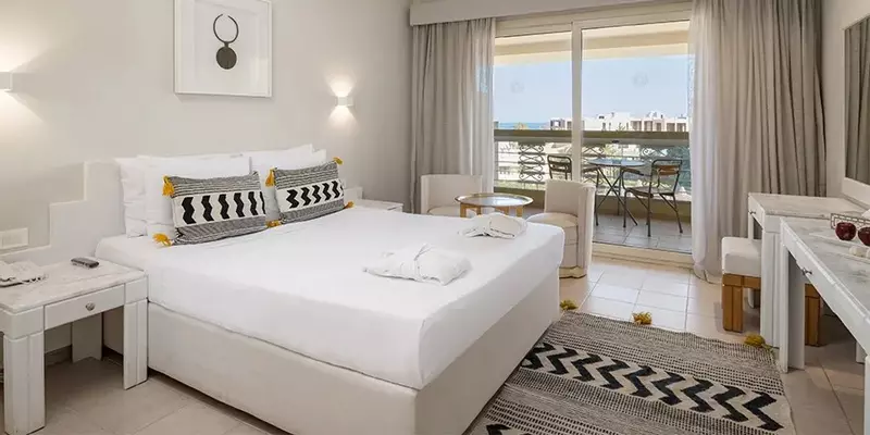 room_48b6a489-a2ec-4127-9497-5412c072c8e5