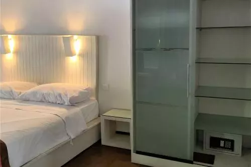 room_e249c13c-3a47-4209-9131-e9fb688764ae.jpg