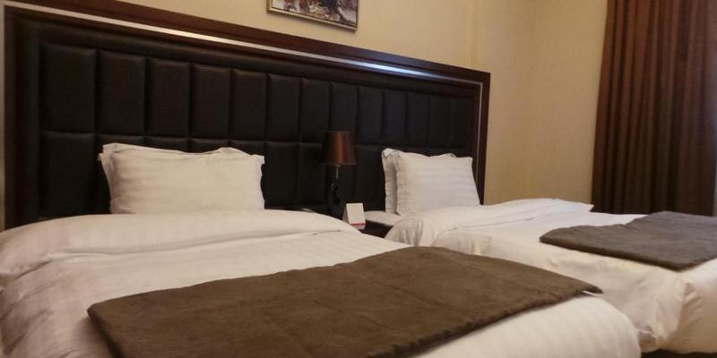 room_14876d84-fa8a-4a84-ada9-81f72ec9a77c.jpg