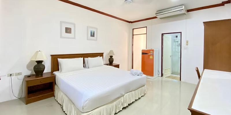 room_a38f26e4-37b2-4747-9d75-7a83dd0a71e4