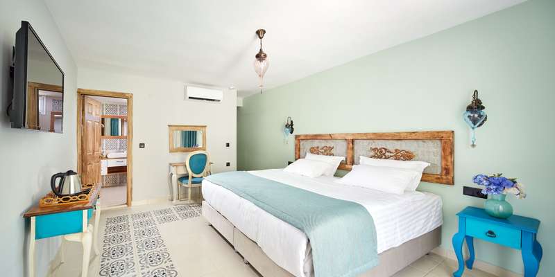 room_c921a8f0-6594-445e-a5cc-7ce9161604d5