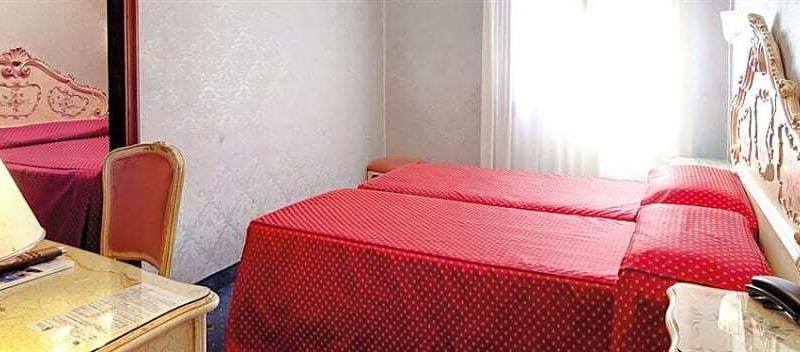 room_e7dca5dc-b21d-4cf0-b3a3-01de13f78bfb.jpg