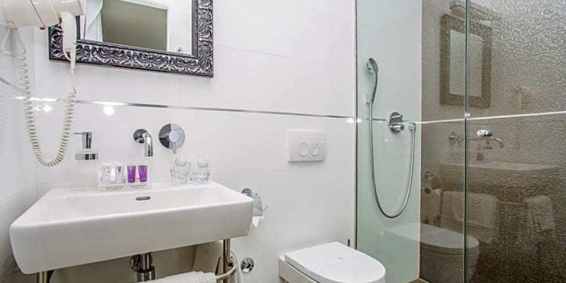room_56e9b9ba-5dd0-4f07-8c81-e7fe186152ec.jpg