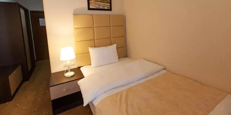 room_1776b9b2-0c90-4b70-acb4-c1eaec3f5cca.jpg