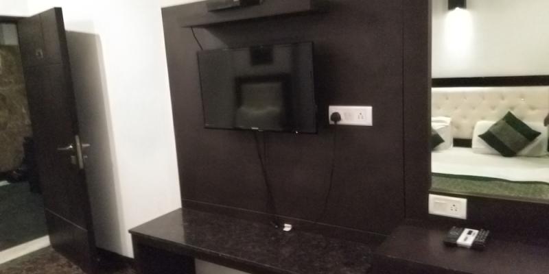 room_1cf8bcd5-bd1e-4a12-a483-e7c47322f851.jpg