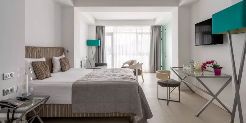 room_6aefd7bf-05e2-4b90-a153-d2ed7a96f79a