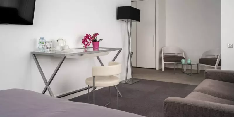 room_b2aa4915-3322-476f-bf01-13f7672b548d