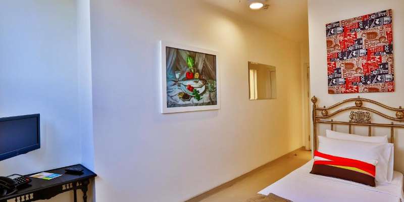 room_e02bf0ec-fb34-42a1-9f99-66848df2c0f7.jpg
