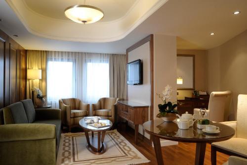 room_eecb41ef-447f-4ca7-8ca0-dafaa71db1ba.jpg