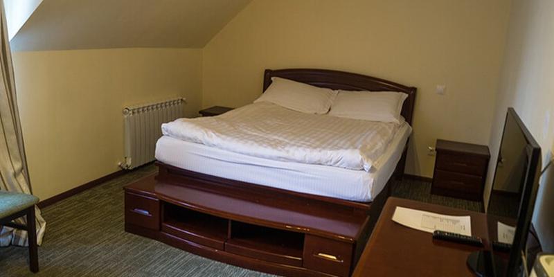 room_cea7ce55-b439-4ca1-b76e-711f8edff339.jpg