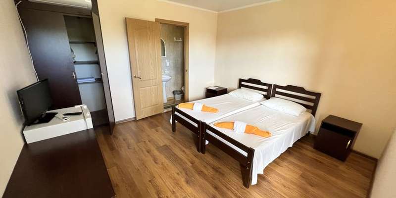 room_6c42c0e5-b85a-4afc-868f-8da410a07188