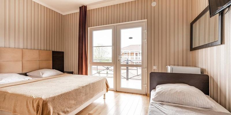 room_89eddcac-5bdd-4830-a7a3-e597c7e94d8b